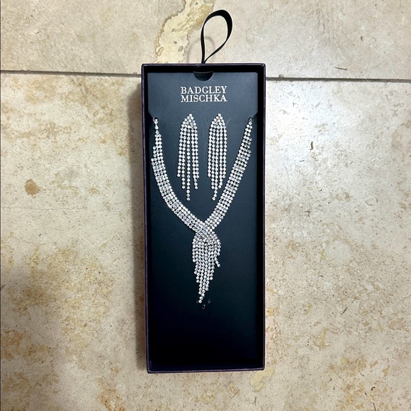 NEW Badgley Mischka Ultra Fancy Rhinestone Necklace & Earrings Set in Pink Box! - Picture 3 of 3